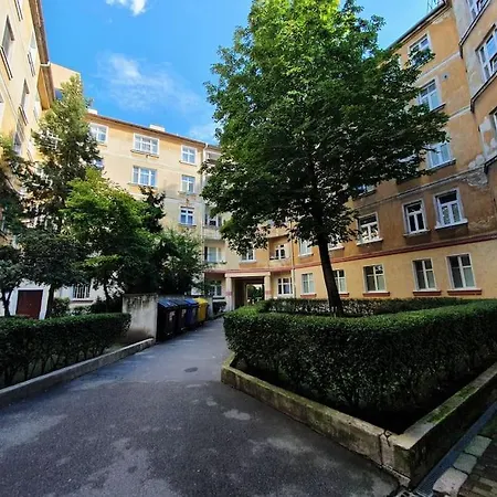 Lovely & Unique In The Historic Center. * 布拉迪斯拉发